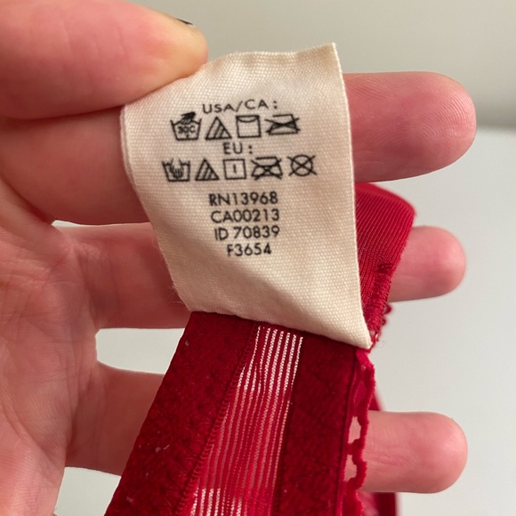 Calvin Klein Underwear Red Lace Soft Cup Bra - Picture 7 of 7